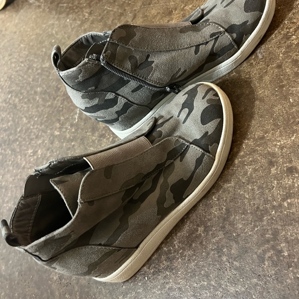 Girls shoes